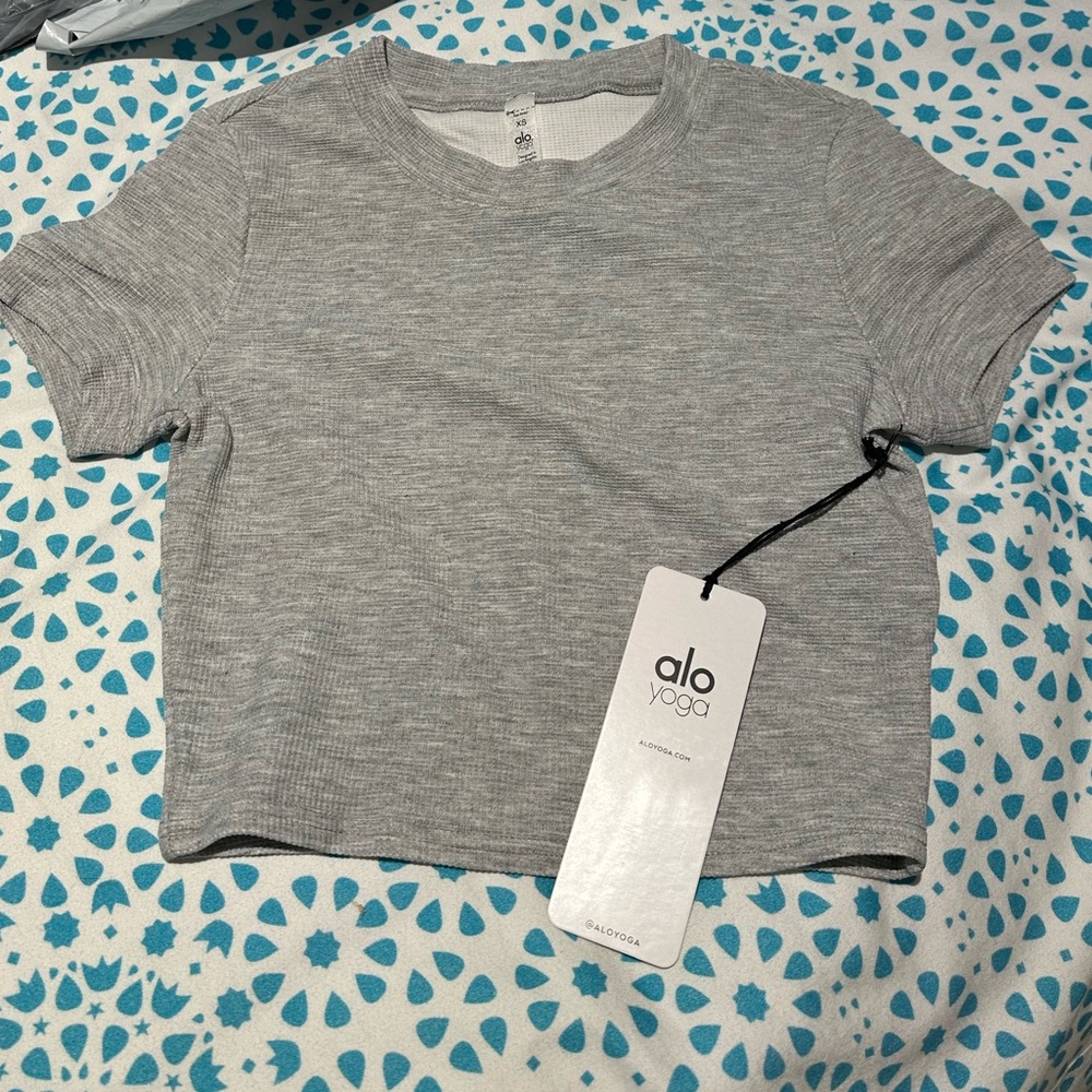 Brand new cropped Alo Yoga top with tags!